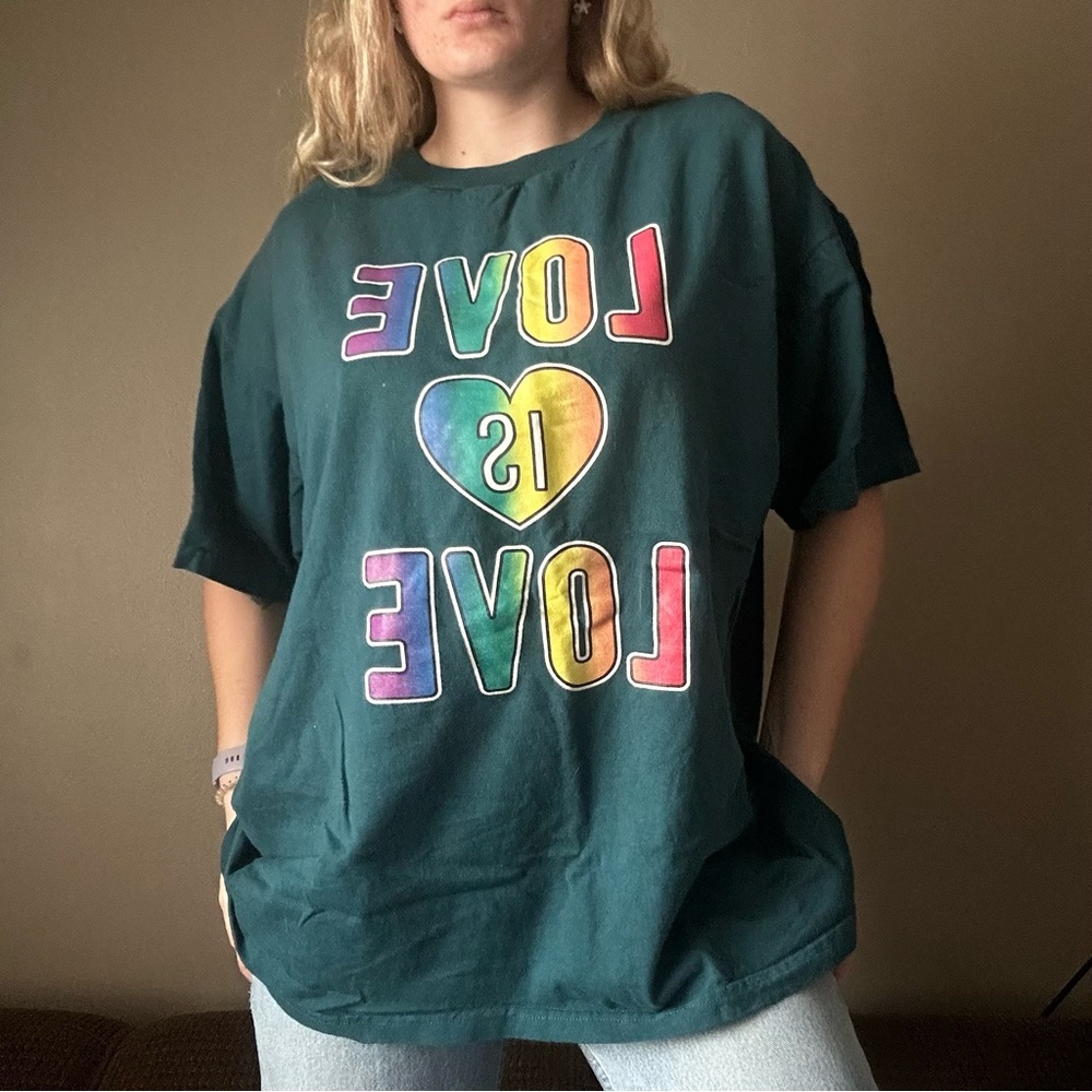 Vintage 90s “Love Is Love” Rainbow Pride Graphic T-Shirt Oversized 2XL
